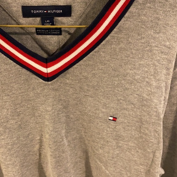 Tommy Hilfiger v neck sweater - Picture 4 of 5